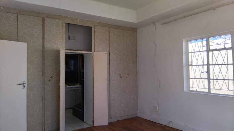 To Let 4 Bedroom Property for Rent in Southernwood Eastern Cape